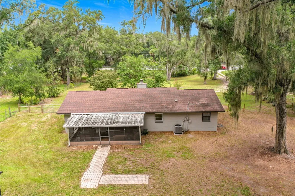 26586 SE HIGHWAY 42 Umatilla, FL 32784