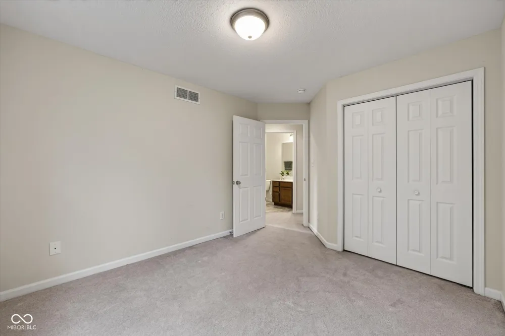 5676 W Vinca Lane W Ellettsville, IN 47429