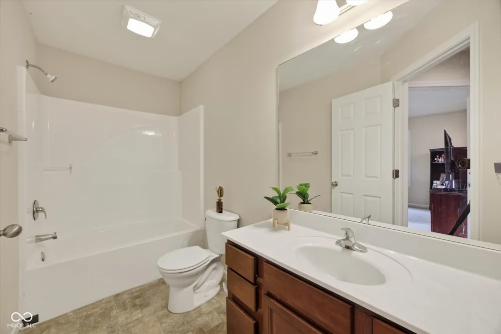 5676 W Vinca Lane W Ellettsville, IN 47429