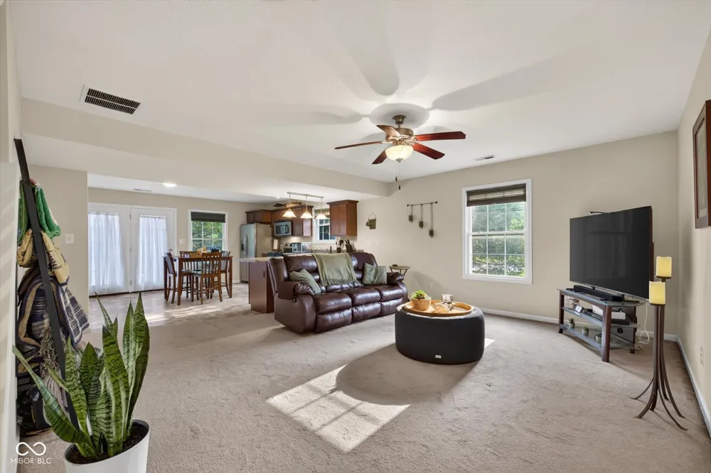 5676 W Vinca Lane W Ellettsville, IN 47429