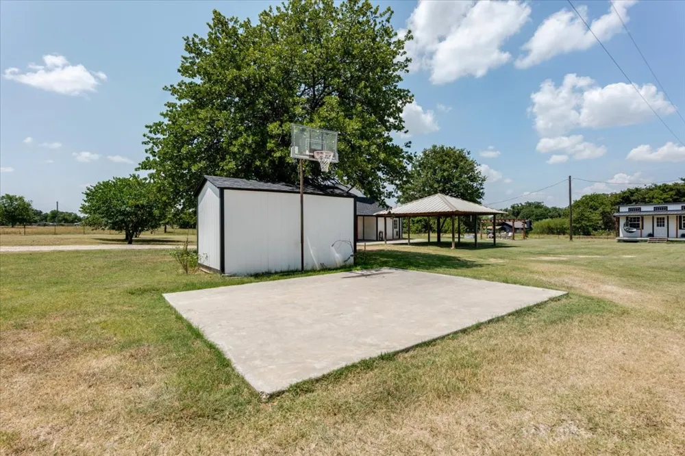 1870 Ross Lane Springtown, TX 76082