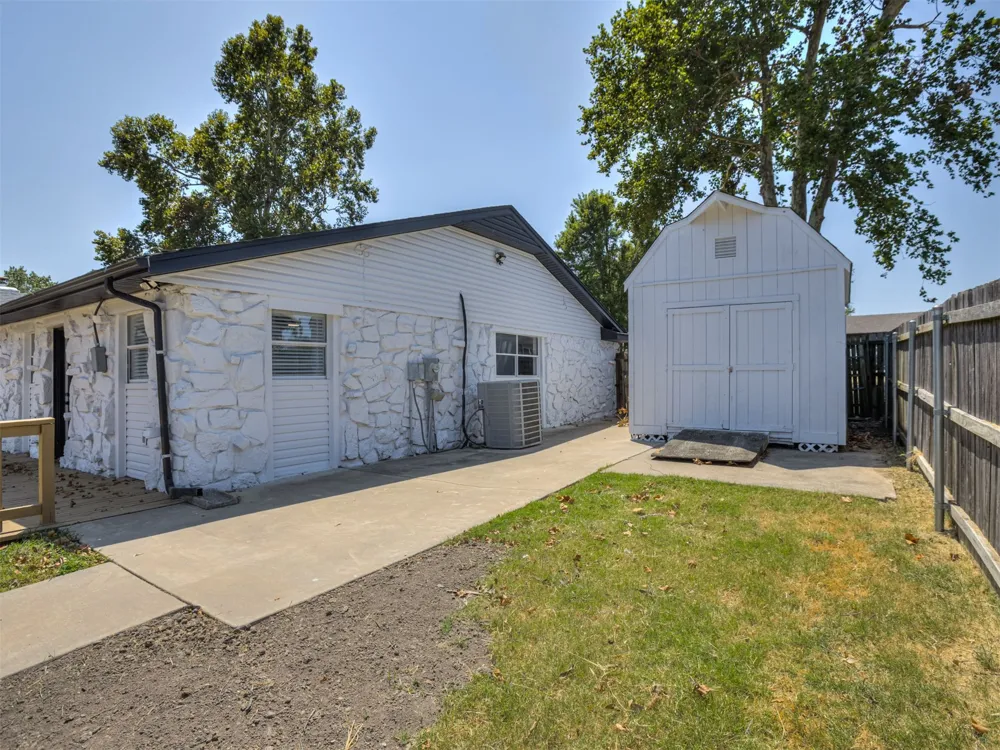 6644 SE Quail Ridge Road Bartlesville, OK 74006