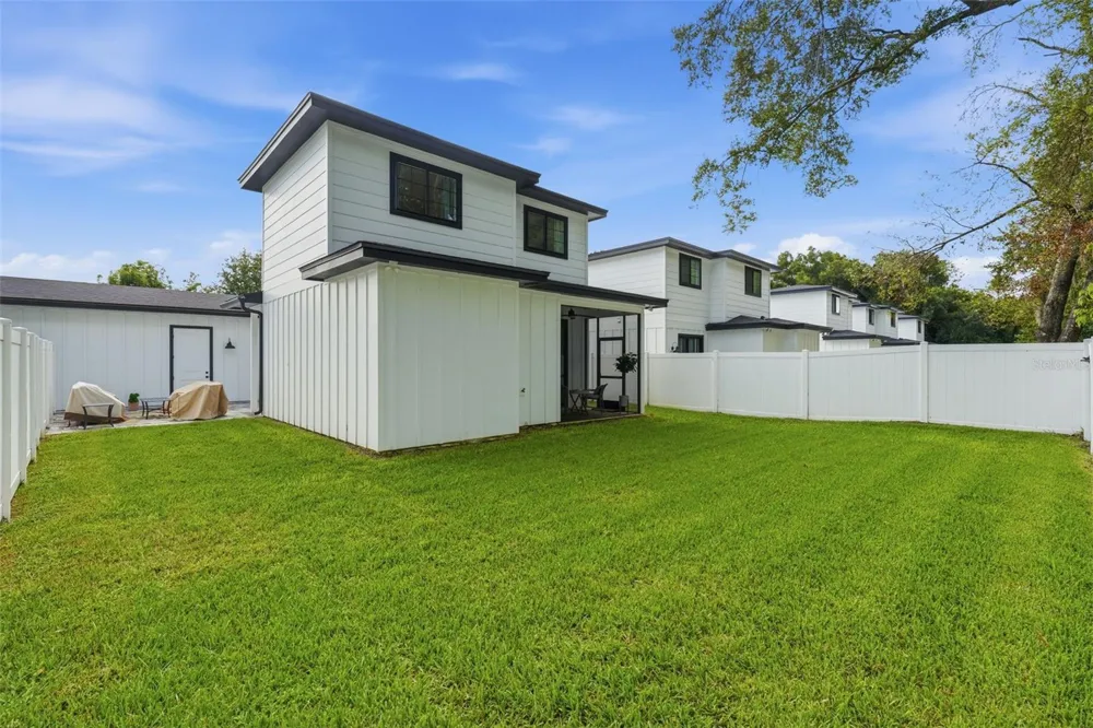 1012 FARMSTEAD STREET Eustis, FL 32736