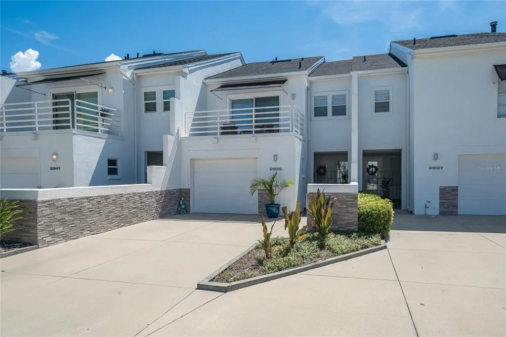2939 W KNIGHTS AVENUE Tampa, FL 33611