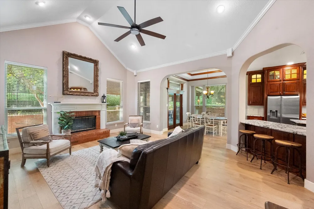 3400 Wild Oaks Court Burleson, TX 76028