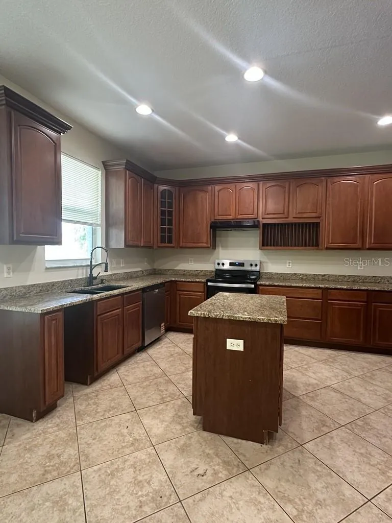 18048 JAVA ISLE DRIVE Tampa, FL 33647