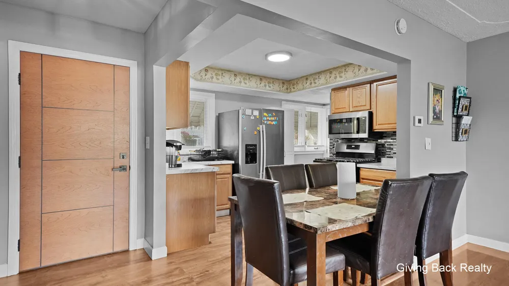 825 Den Hertog Street SW Wyoming, MI 49509