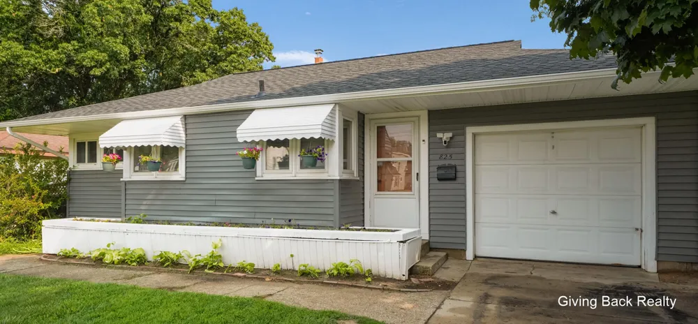 825 Den Hertog Street SW Wyoming, MI 49509