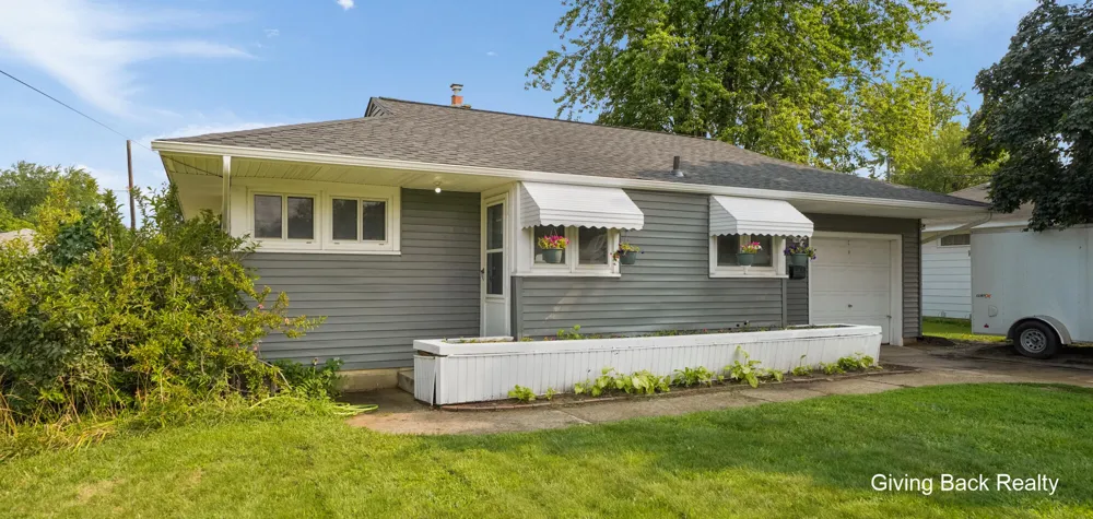 825 Den Hertog Street SW Wyoming, MI 49509