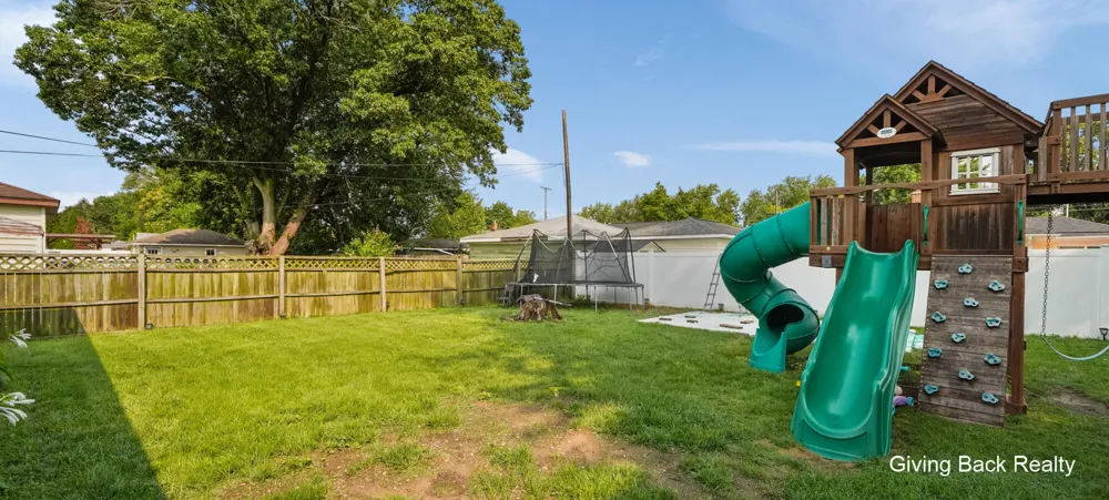 825 Den Hertog Street SW Wyoming, MI 49509