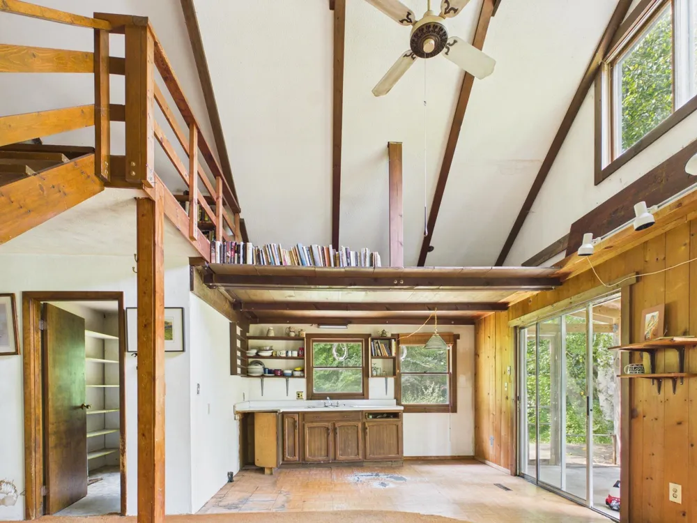 10611 E Omena Road Leelanau Township, MI 49670