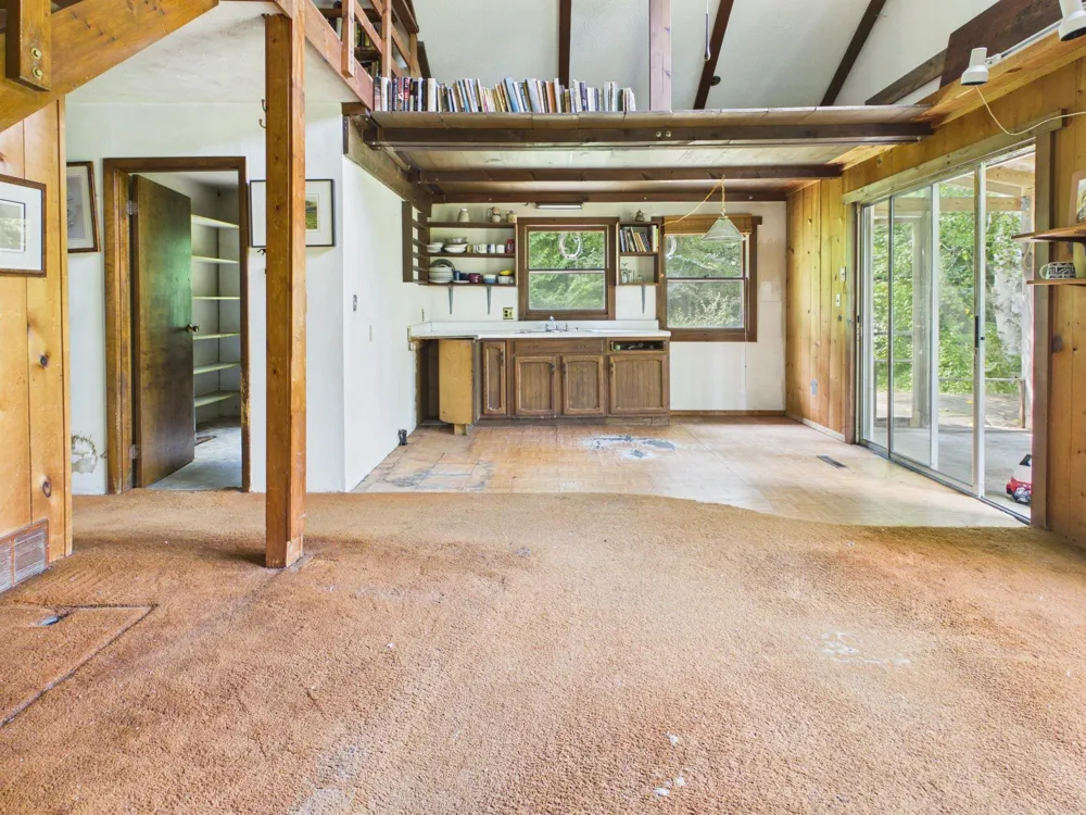 10611 E Omena Road Leelanau Township, MI 49670