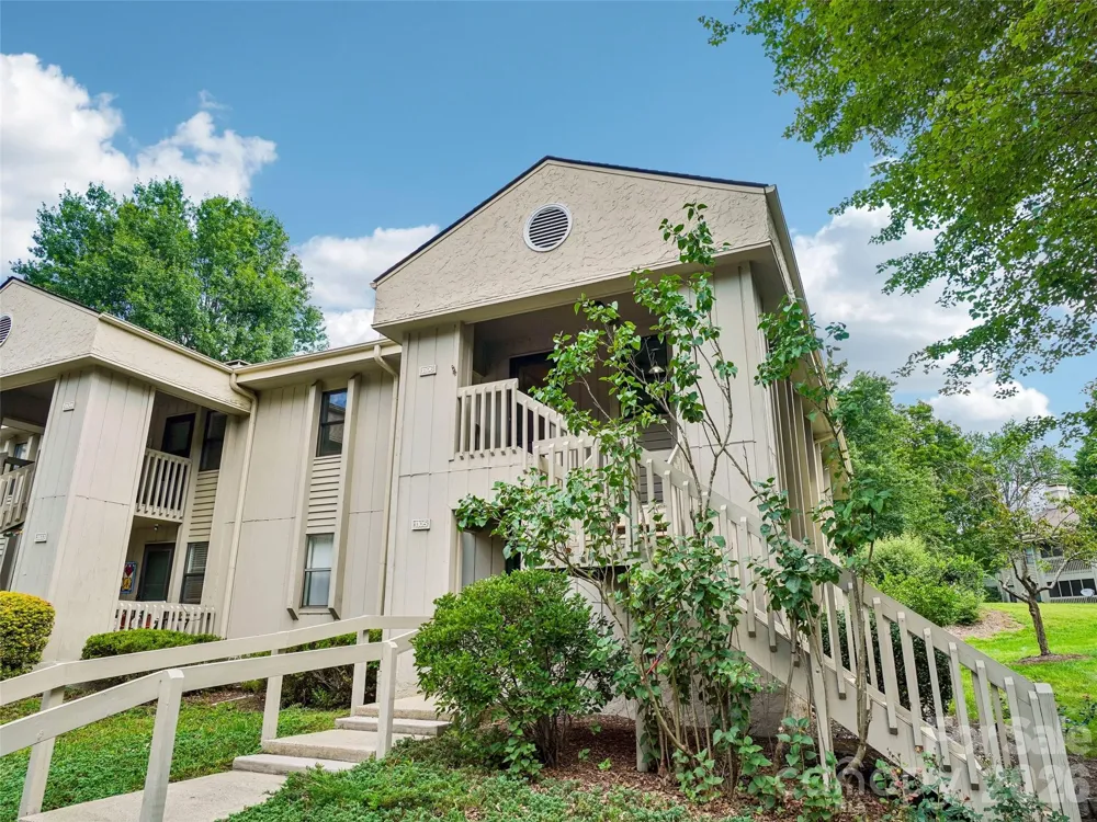 1106 Abbey Circle Asheville, NC 28805