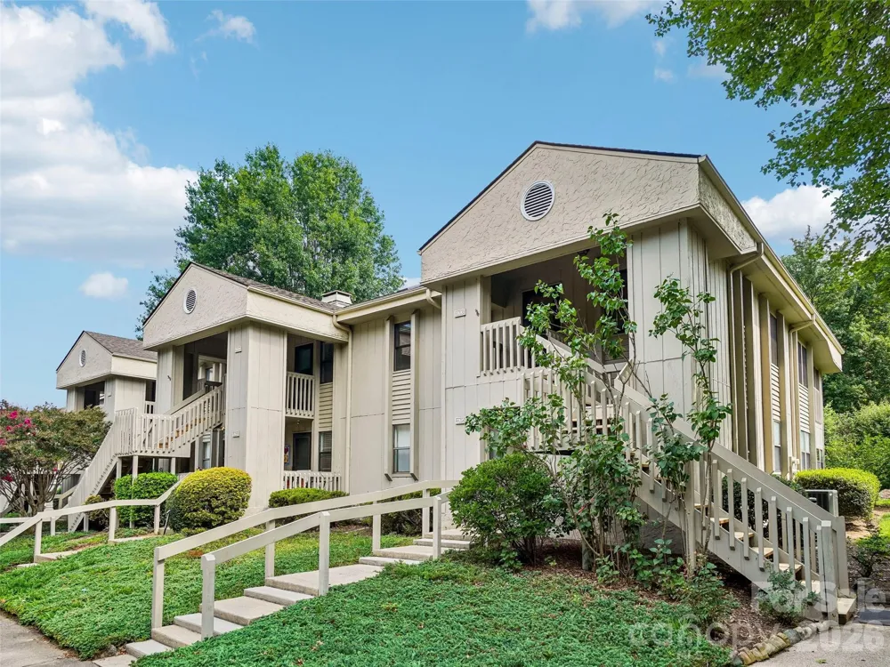 1106 Abbey Circle Asheville, NC 28805