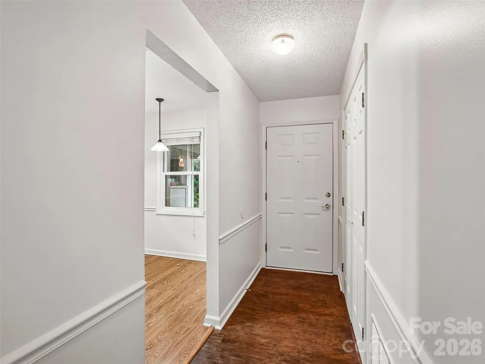1106 Abbey Circle Asheville, NC 28805