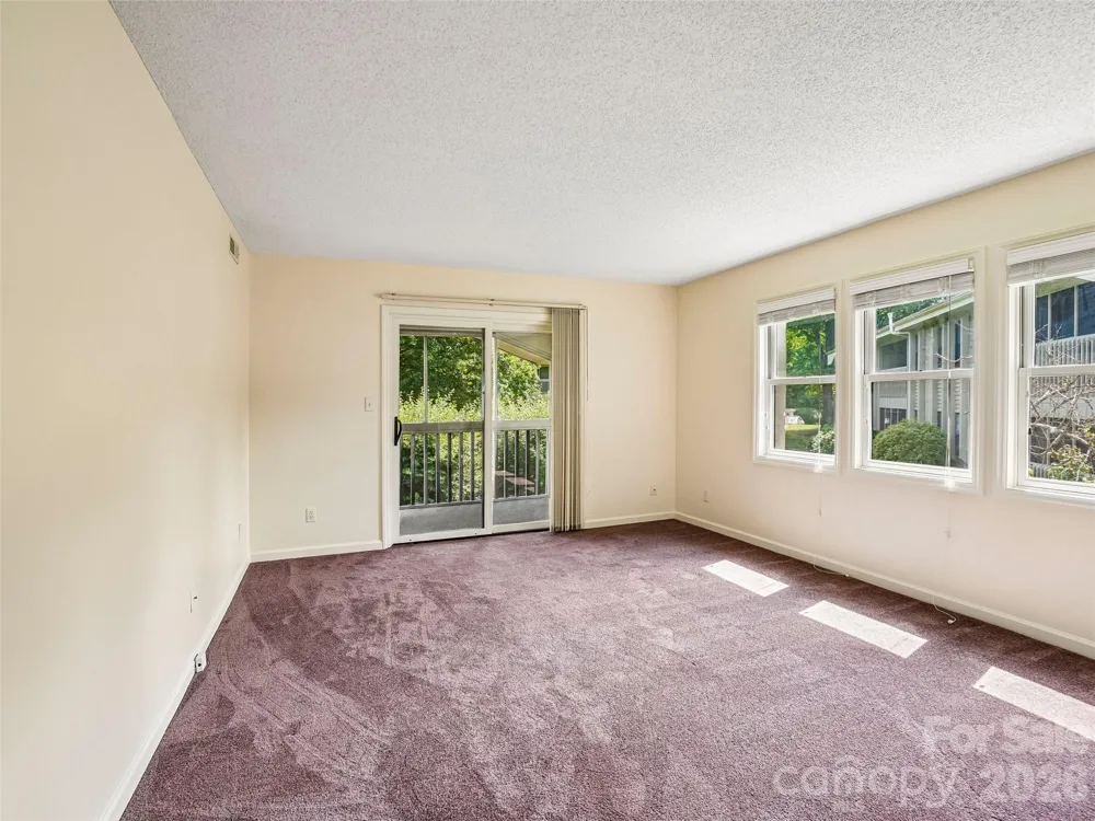 1106 Abbey Circle Asheville, NC 28805