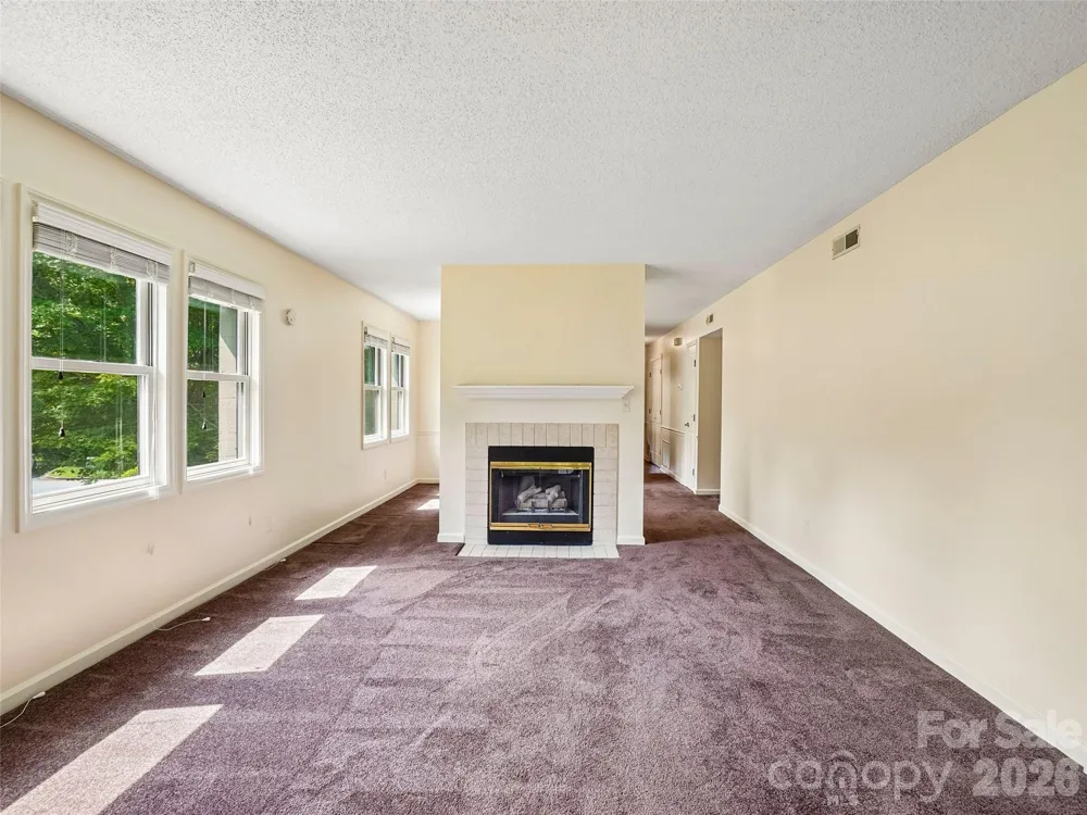 1106 Abbey Circle Asheville, NC 28805