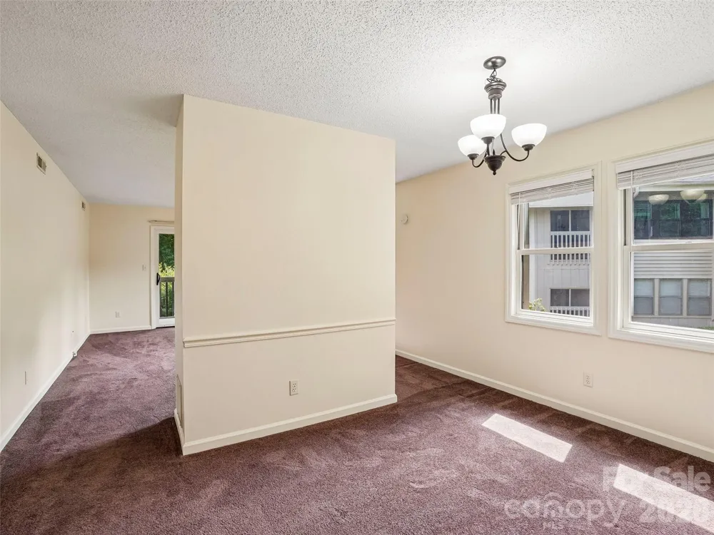 1106 Abbey Circle Asheville, NC 28805