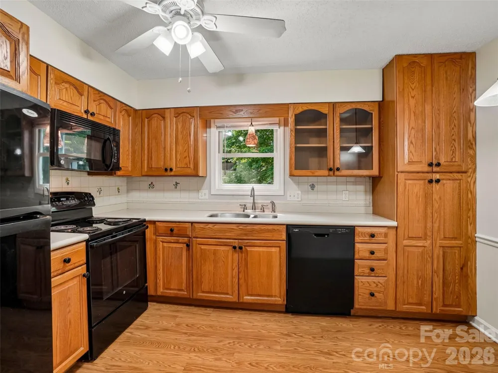 1106 Abbey Circle Asheville, NC 28805