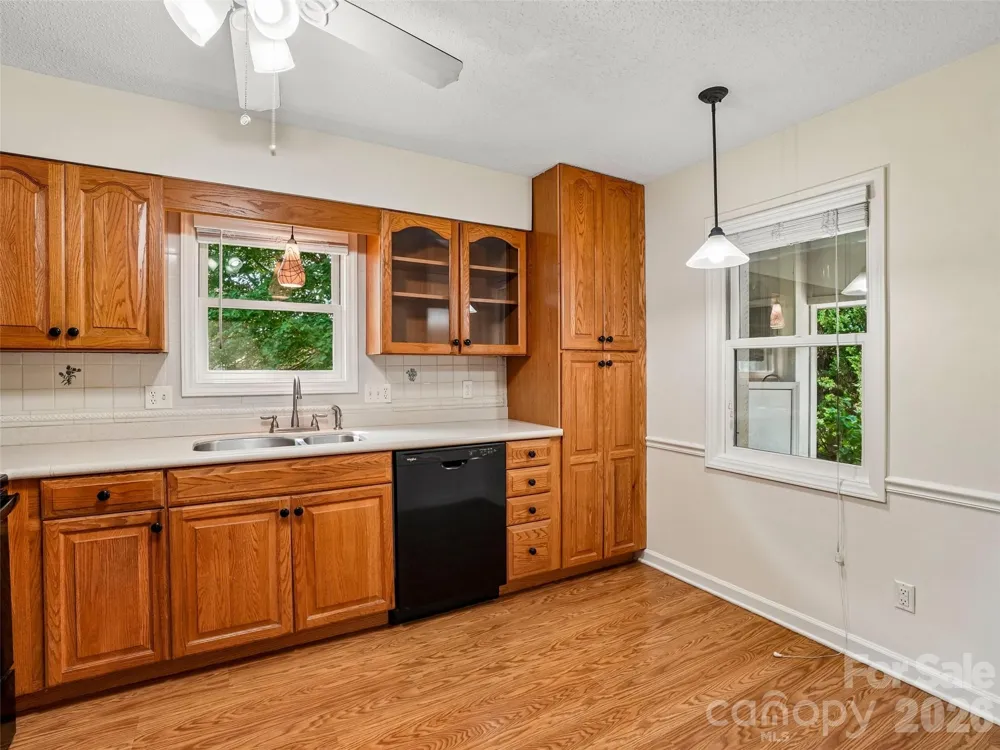 1106 Abbey Circle Asheville, NC 28805