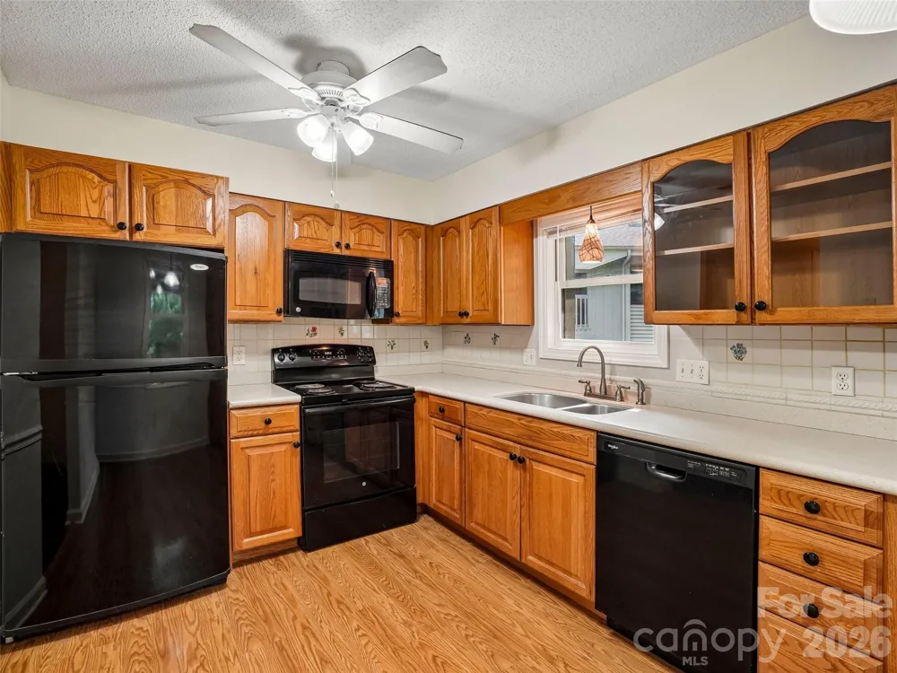 1106 Abbey Circle Asheville, NC 28805
