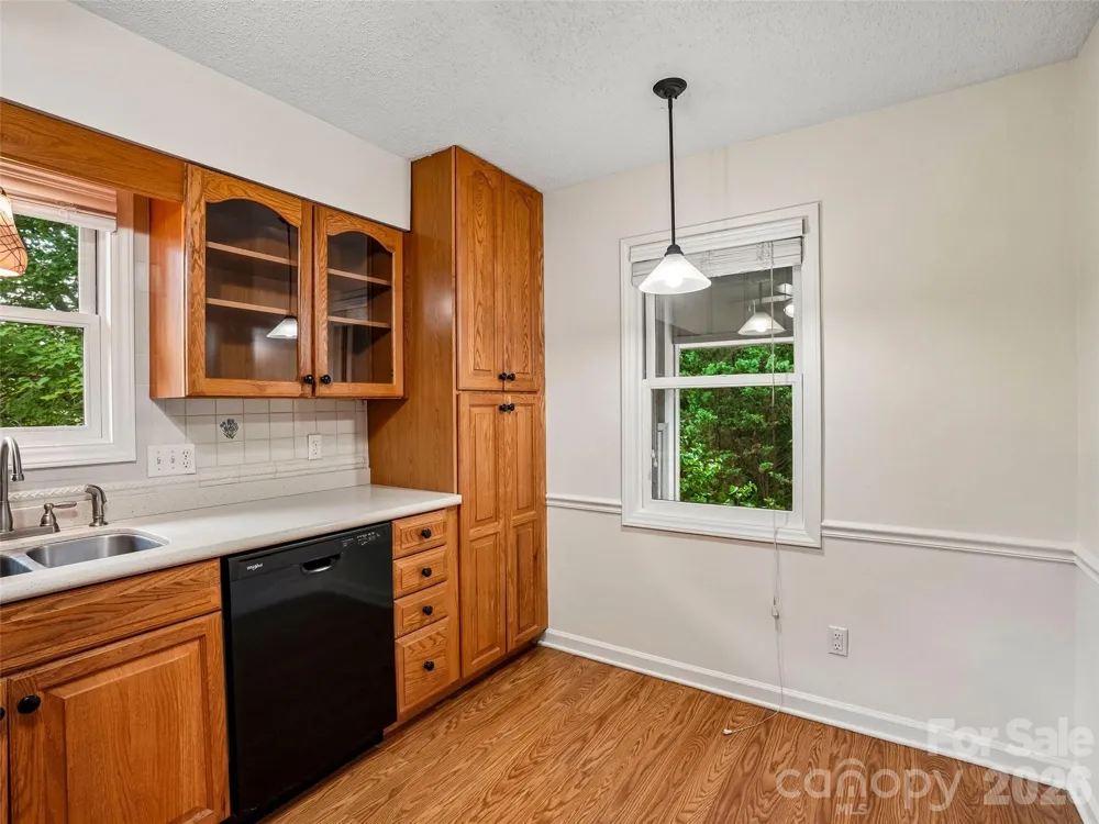 1106 Abbey Circle Asheville, NC 28805