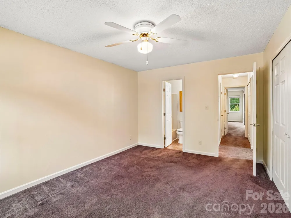 1106 Abbey Circle Asheville, NC 28805