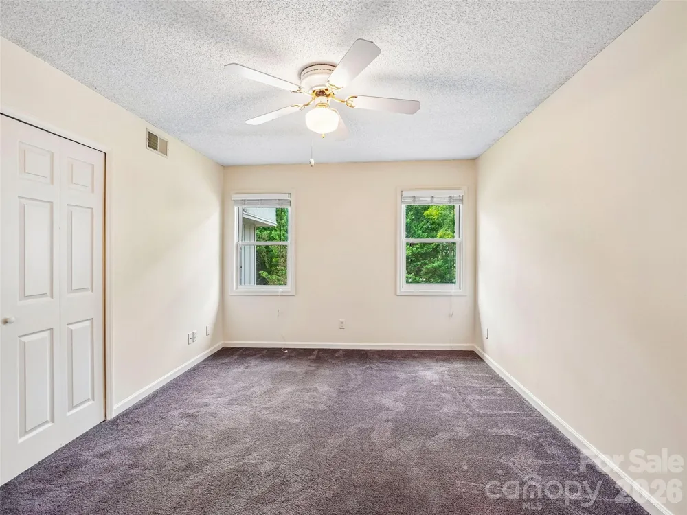 1106 Abbey Circle Asheville, NC 28805