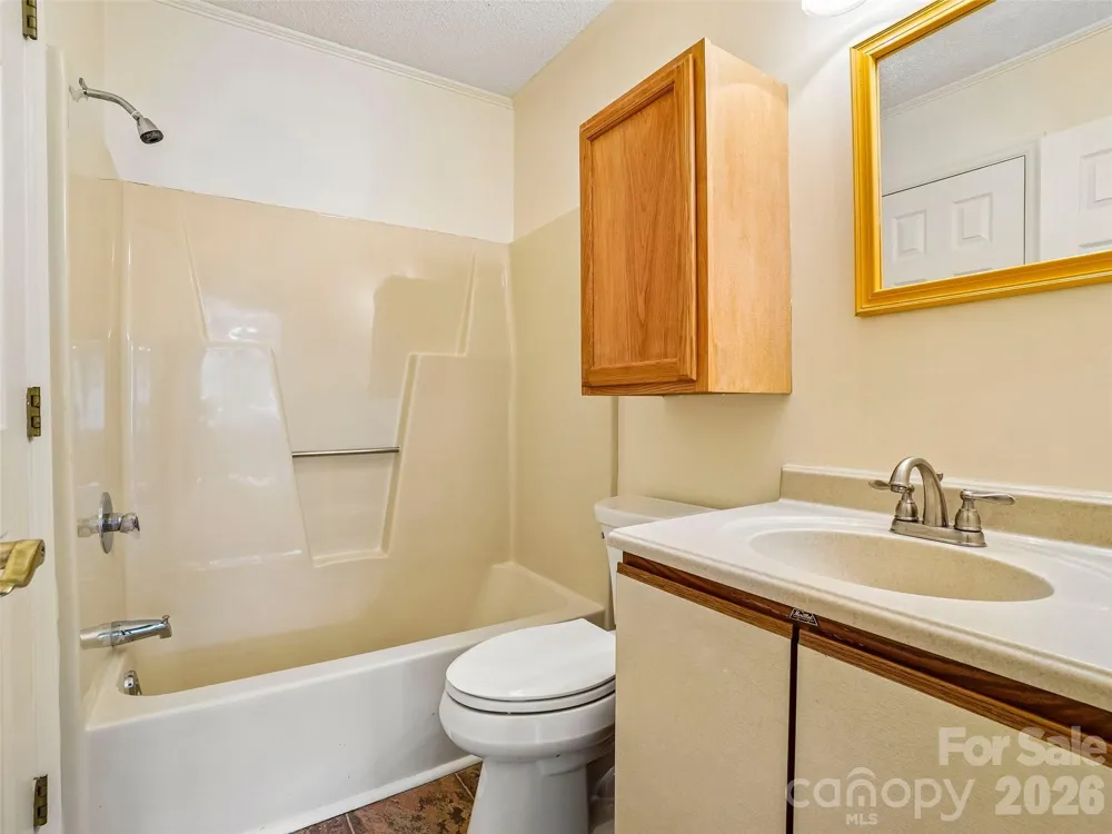 1106 Abbey Circle Asheville, NC 28805