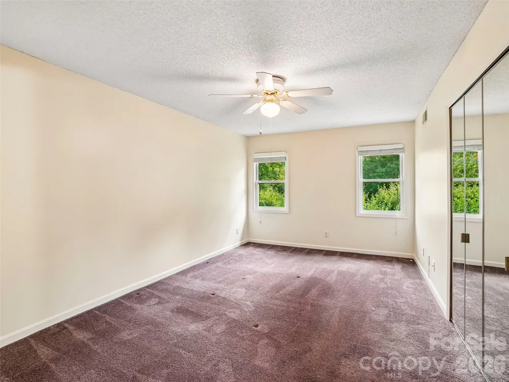 1106 Abbey Circle Asheville, NC 28805