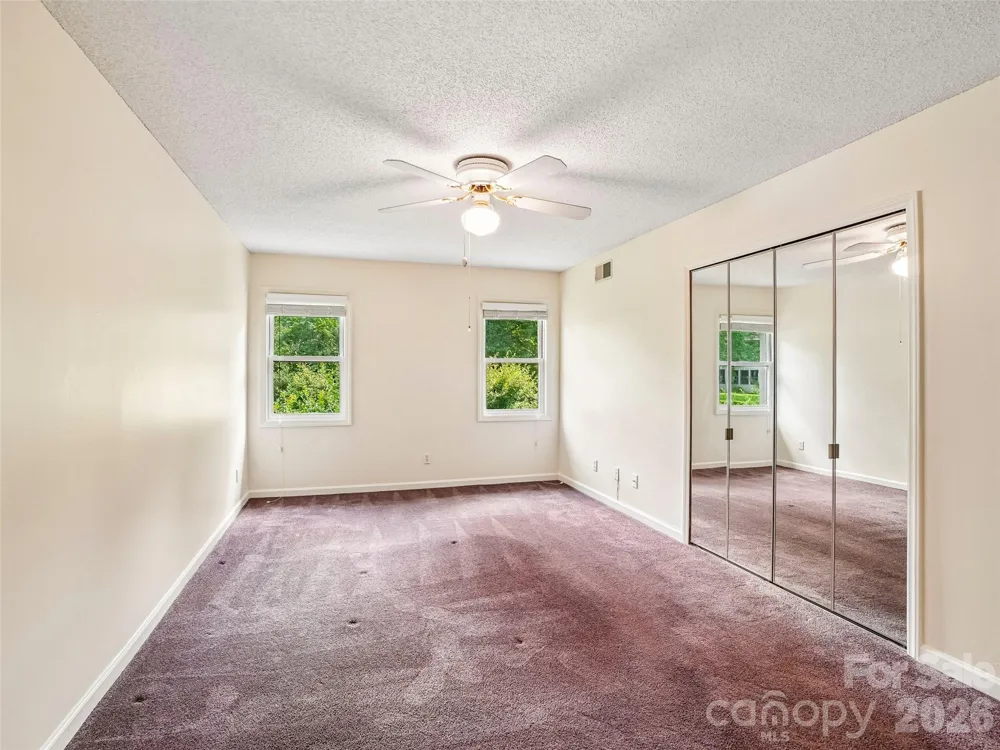 1106 Abbey Circle Asheville, NC 28805