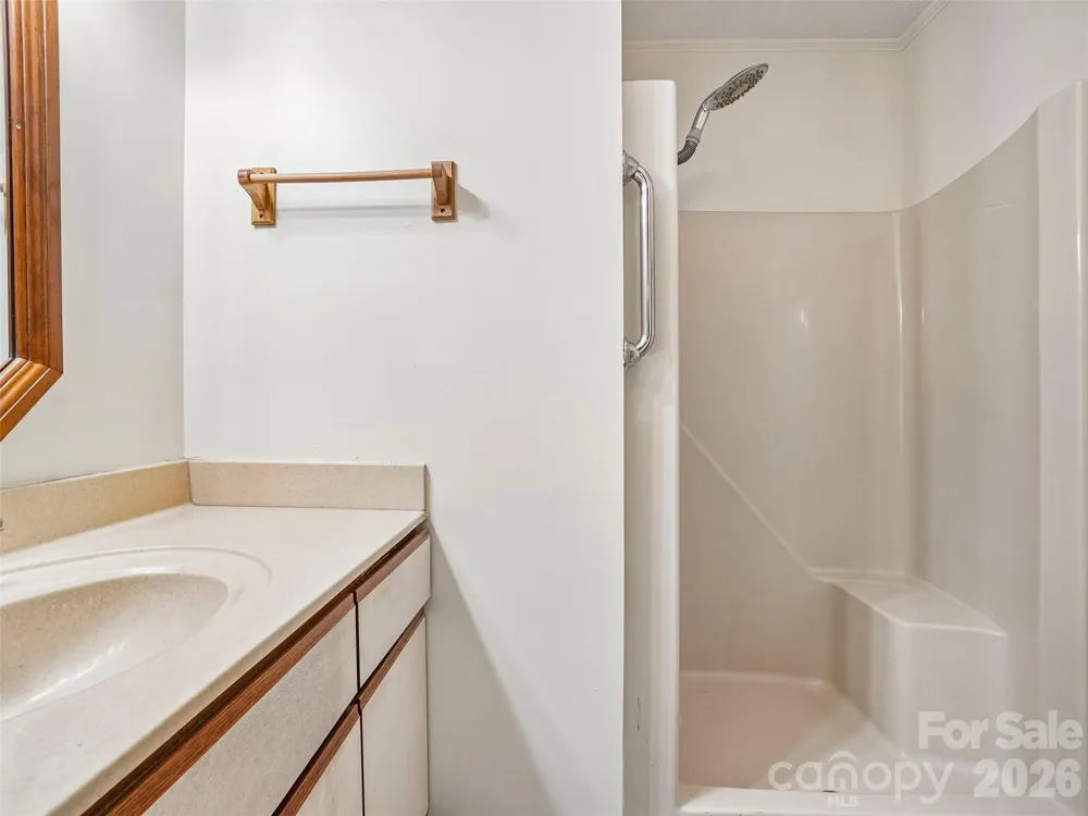 1106 Abbey Circle Asheville, NC 28805