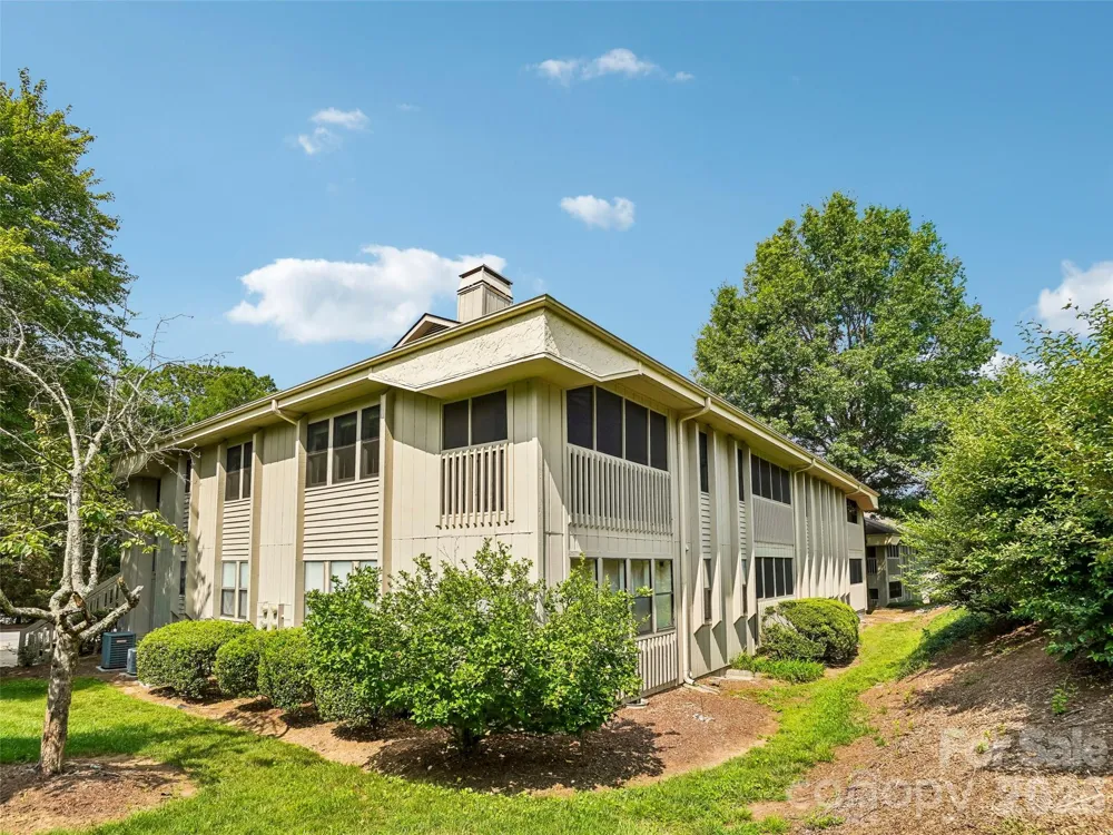 1106 Abbey Circle Asheville, NC 28805