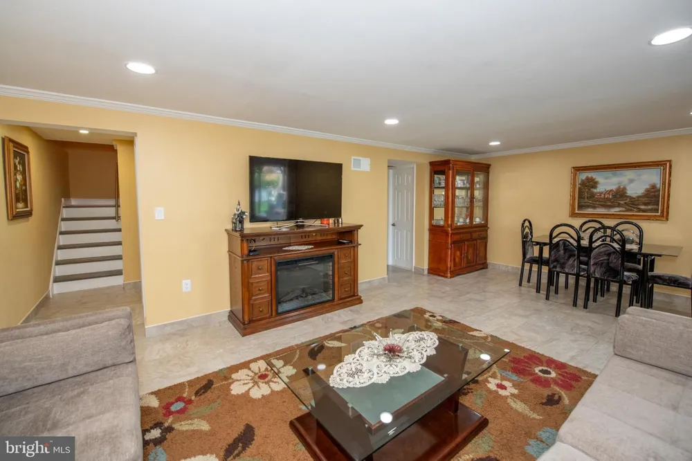 7705 DORCAS STREET Philadelphia, PA 19111