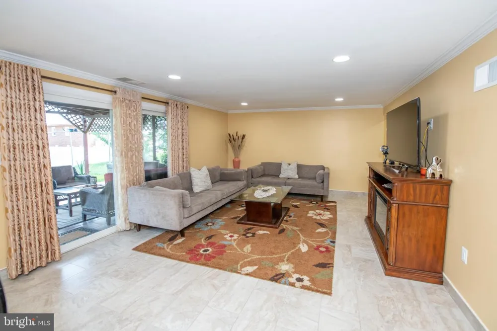 7705 DORCAS STREET Philadelphia, PA 19111