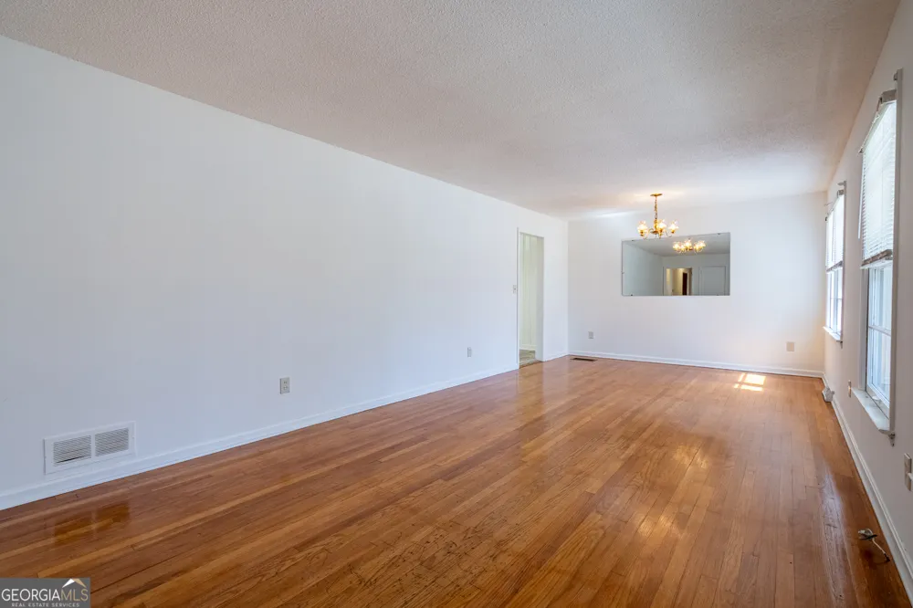 33 Summit DR Lindale, GA 30147