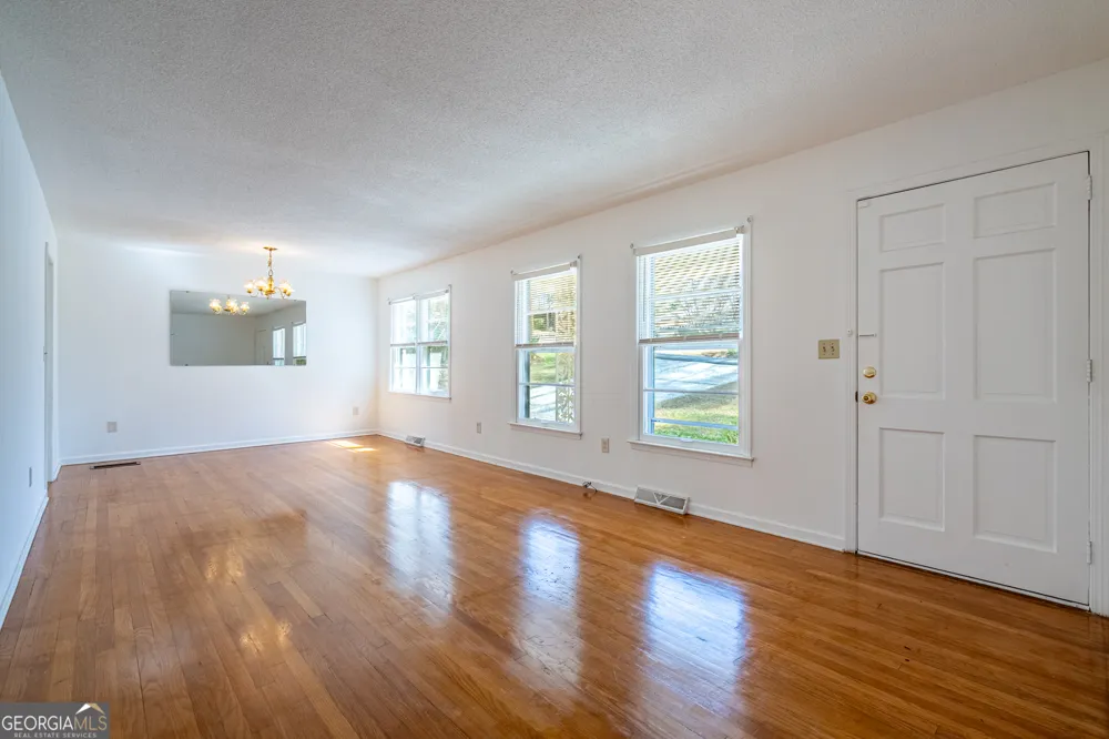 33 Summit DR Lindale, GA 30147