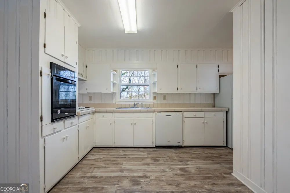 33 Summit DR Lindale, GA 30147