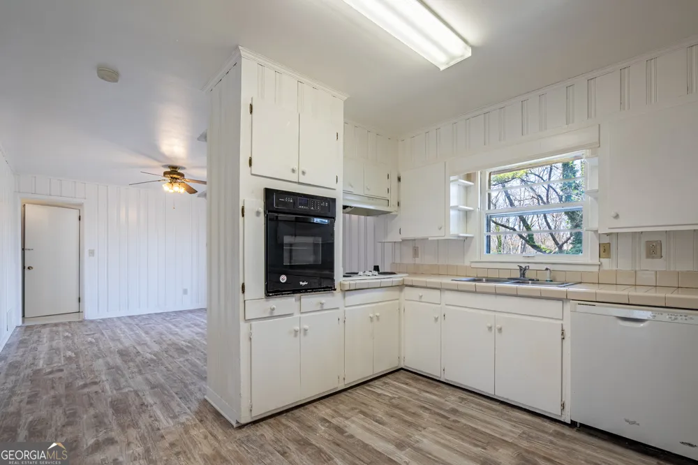 33 Summit DR Lindale, GA 30147