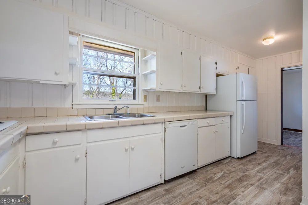 33 Summit DR Lindale, GA 30147