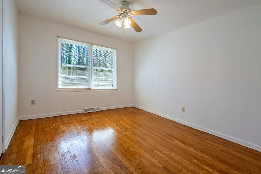 33 Summit DR Lindale, GA 30147