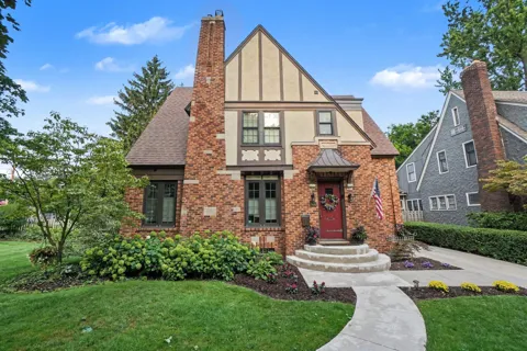 566 Lawndale Court