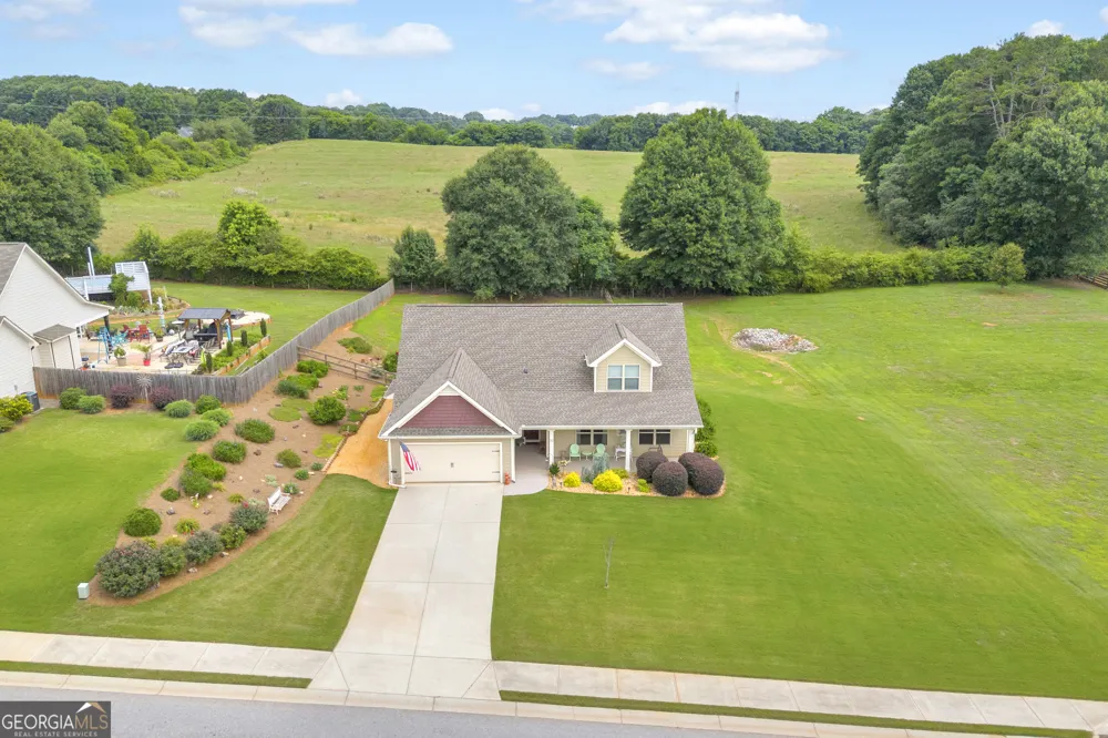 70 Glenn TRL Winder, GA 30680