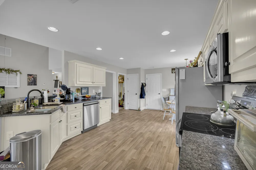 70 Glenn TRL Winder, GA 30680