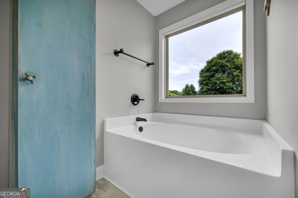 70 Glenn TRL Winder, GA 30680