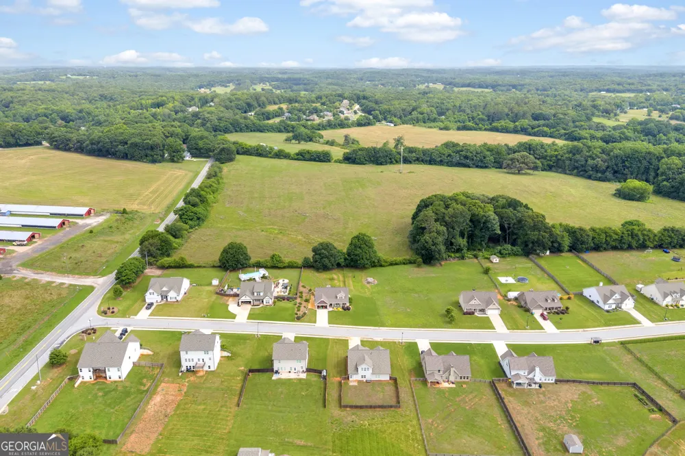 70 Glenn TRL Winder, GA 30680
