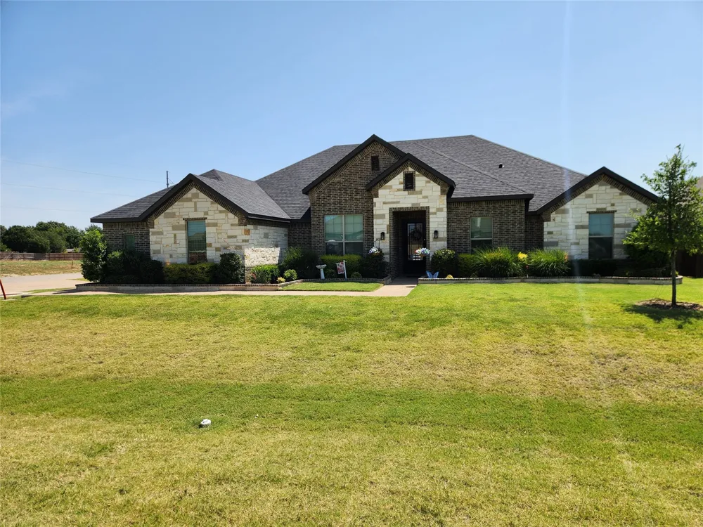 1000 Nogalito Avenue Crowley, TX 76036