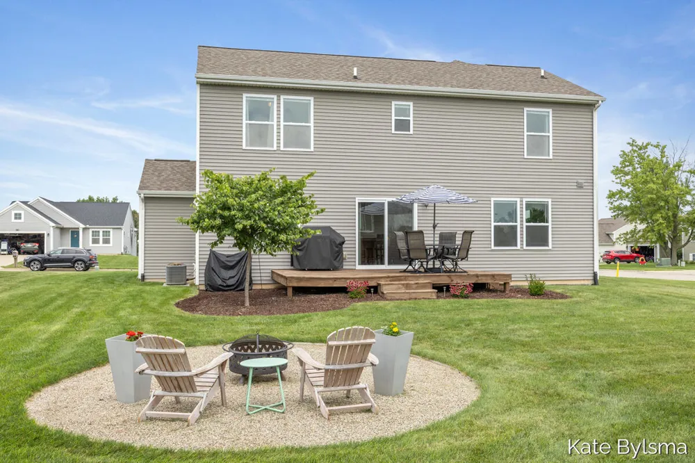 4614 Quaker Hill Court Kentwood, MI 49512