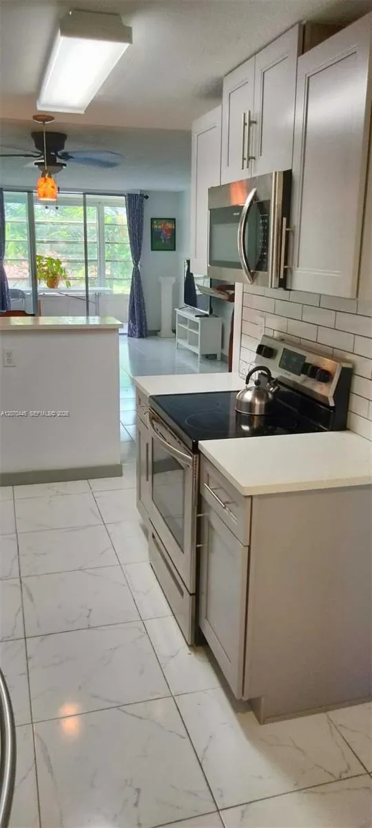 3001 NW 48th Ave #333 Lauderdale Lakes, FL 33313
