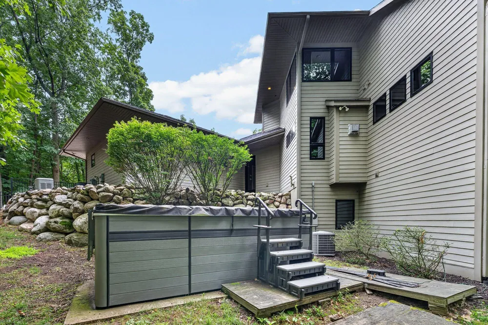 2246 Shelter Pointe Drive Kalamazoo City, MI 49008
